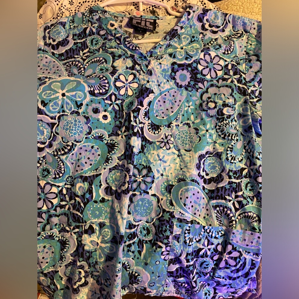 Women’s scrub top
